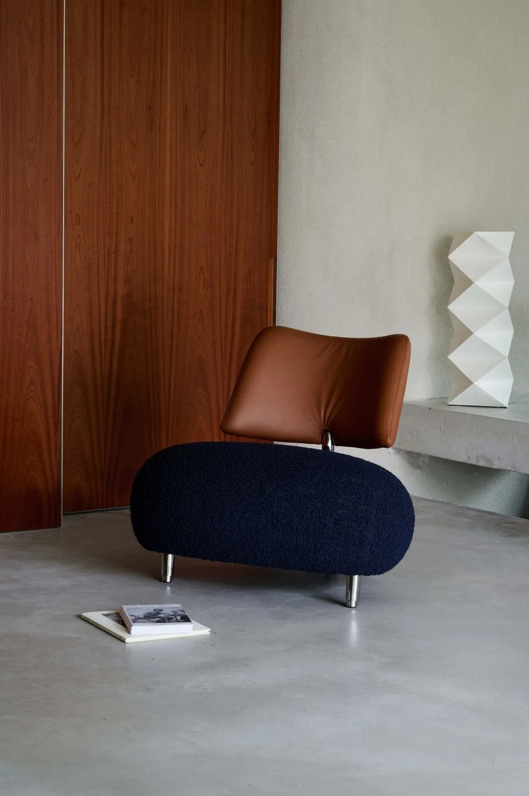 Leolux furniture by Tamaru